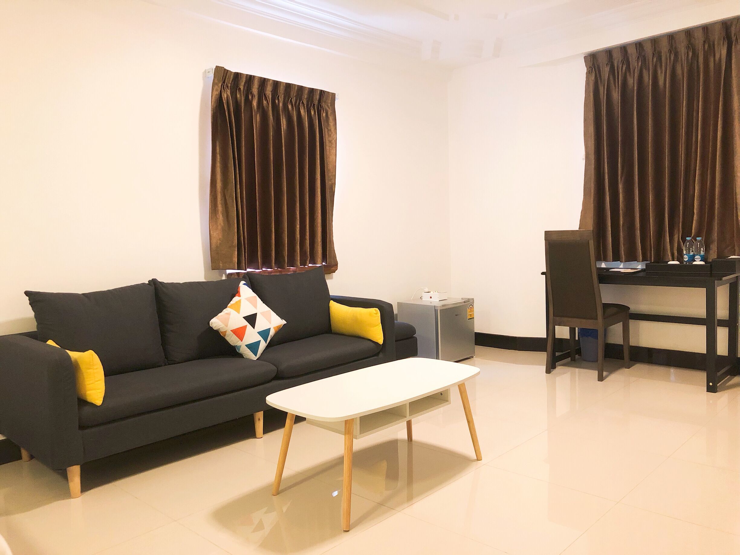 superior twin room | living area | tv