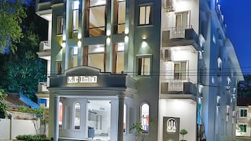 Fachada del alojamiento - Noche