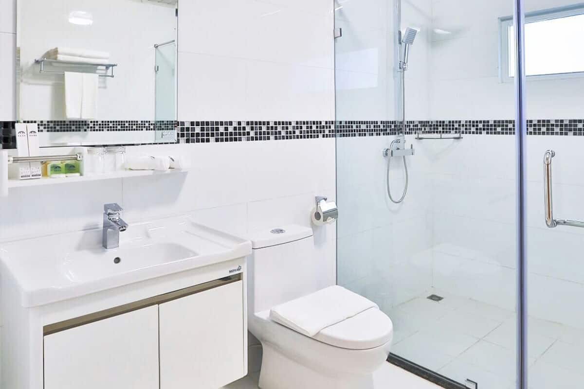 shower, free toiletries, hair dryer, slippers