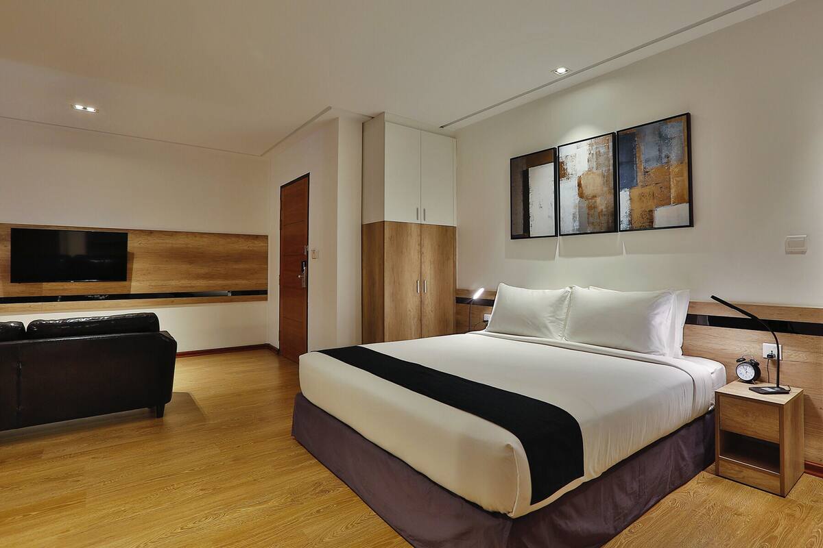 Minibar, in-room safe, desk, blackout drapes