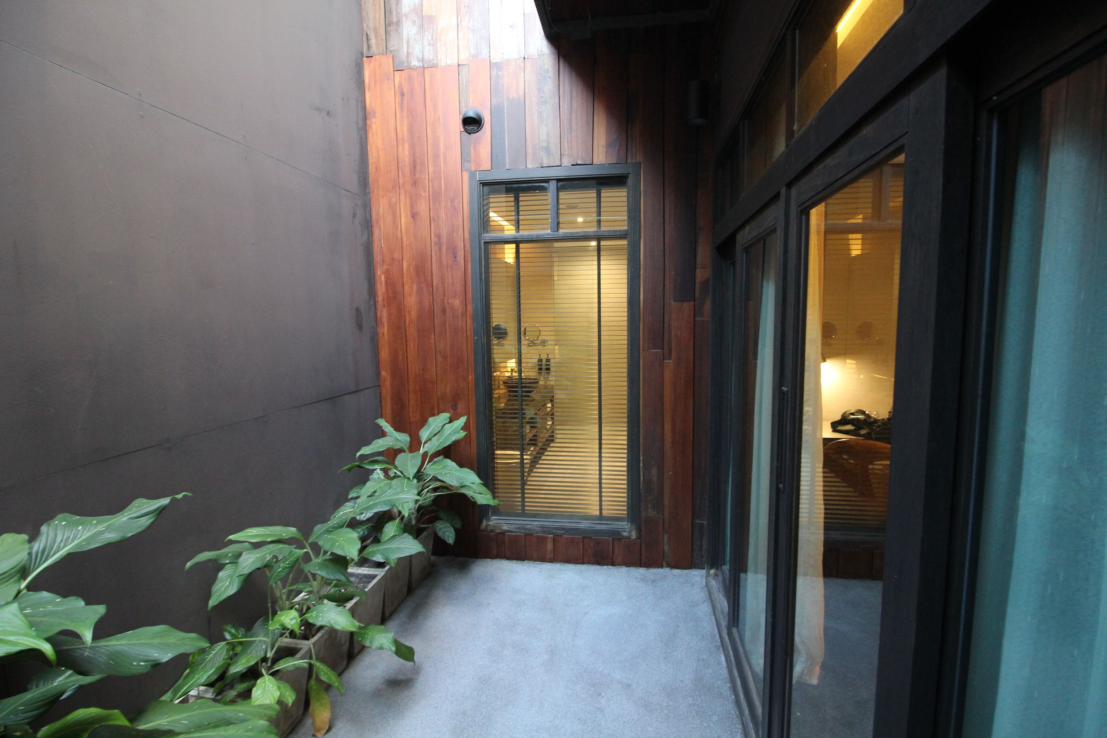 the heritage house suite with balcony | balcony