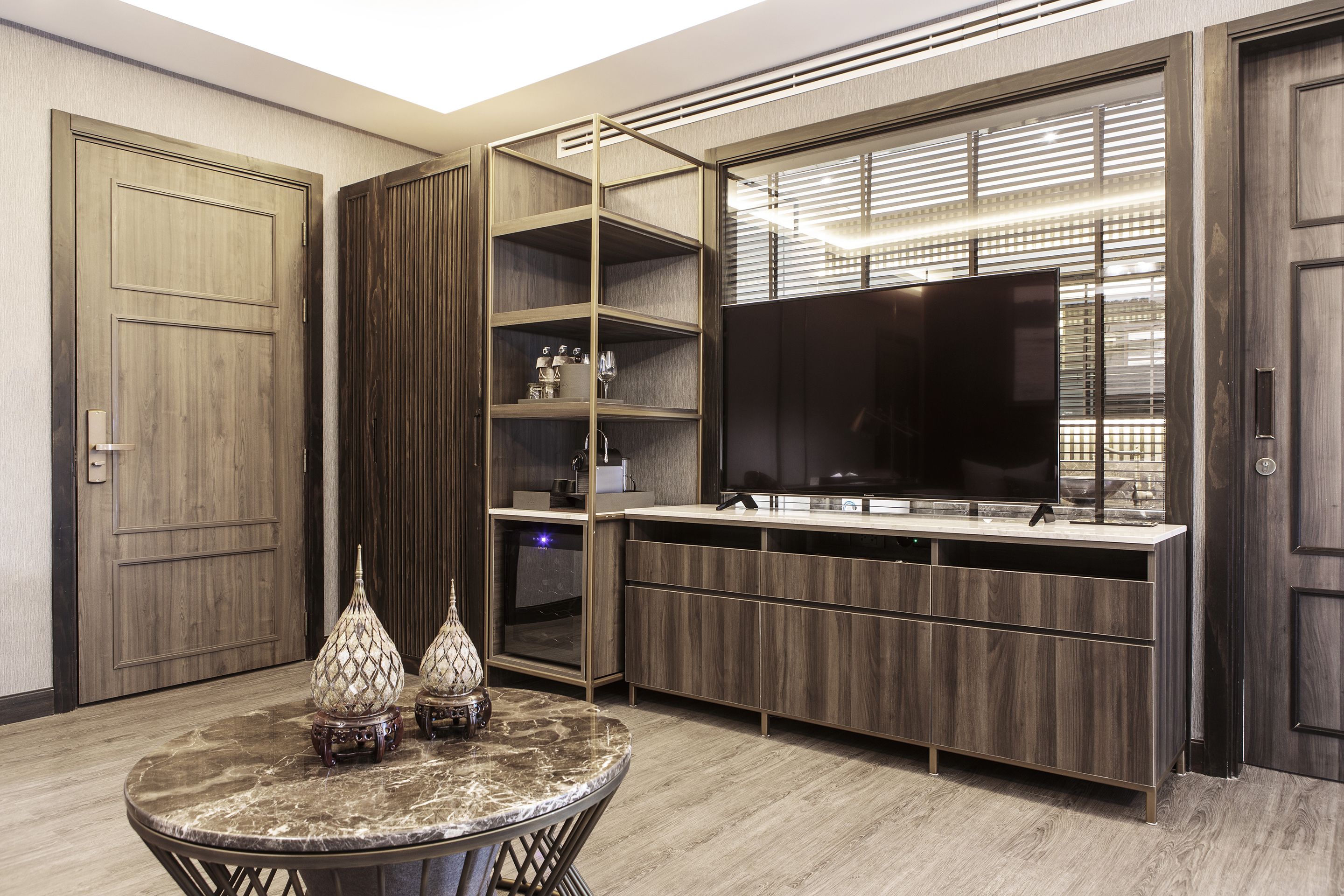 deluxe room (king bed) | 1 bedroom, minibar, in-room safe, desk