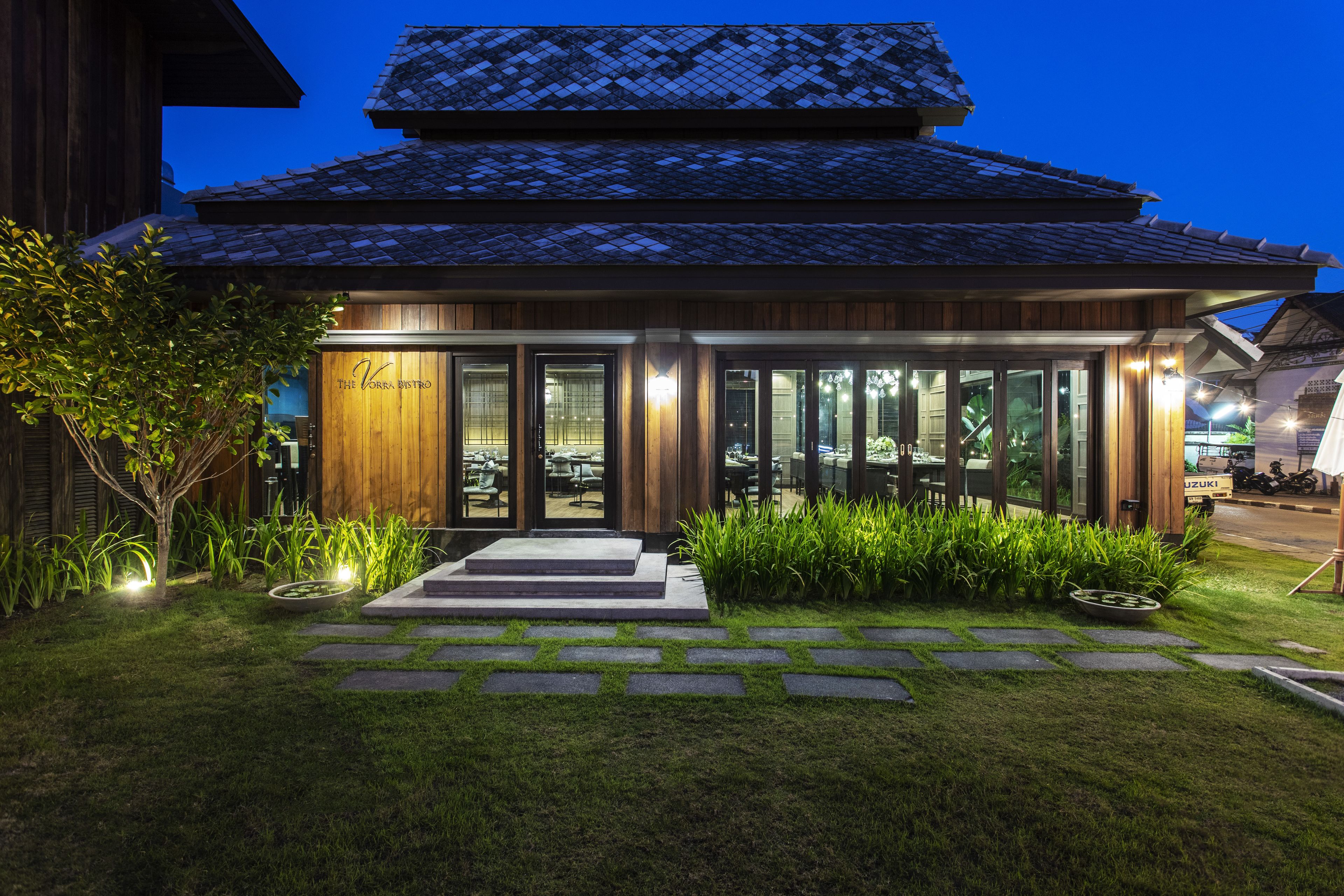 breakfast, lunch, dinner served; italian cuisine, garden views