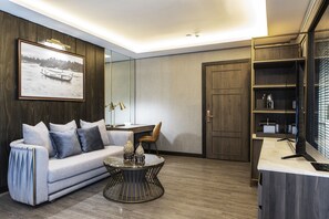 Chambre Deluxe (King Bed) | Coin séjour