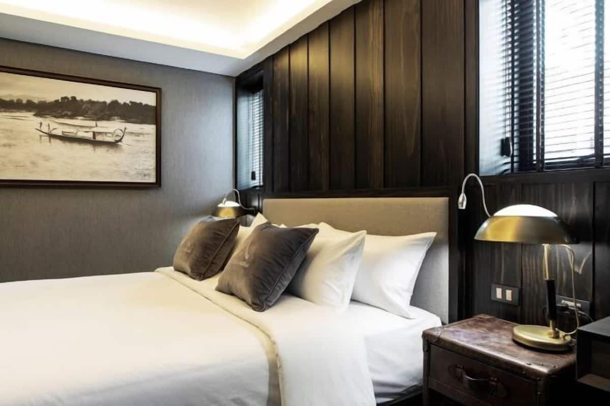 Minibar, in-room safe, desk, blackout curtains