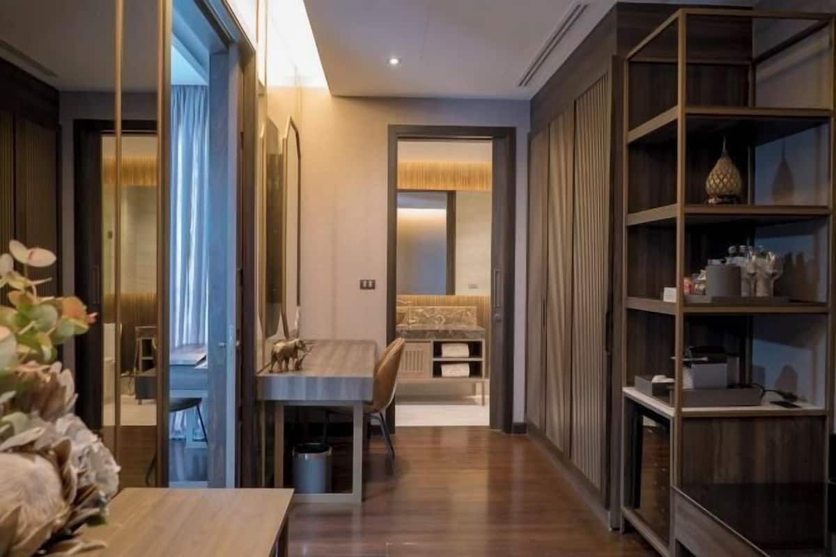 Minibar, in-room safe, desk, blackout curtains