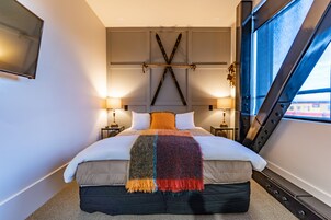 Superior Suite | In-room safe, individually decorated, blackout drapes, soundproofing