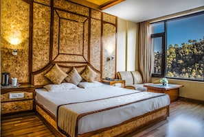 Desk, rollaway beds, free WiFi, bed sheets - Sukhsagar Regency (Shimla)