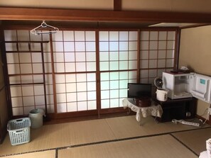 Japanese-Style Quintuple Room, Shared Bathroom | Free WiFi