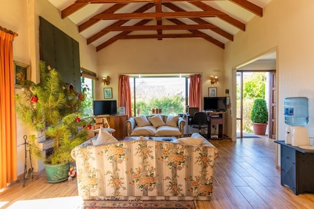 Lobby sitting area. B&B Rocas Santo Domingo