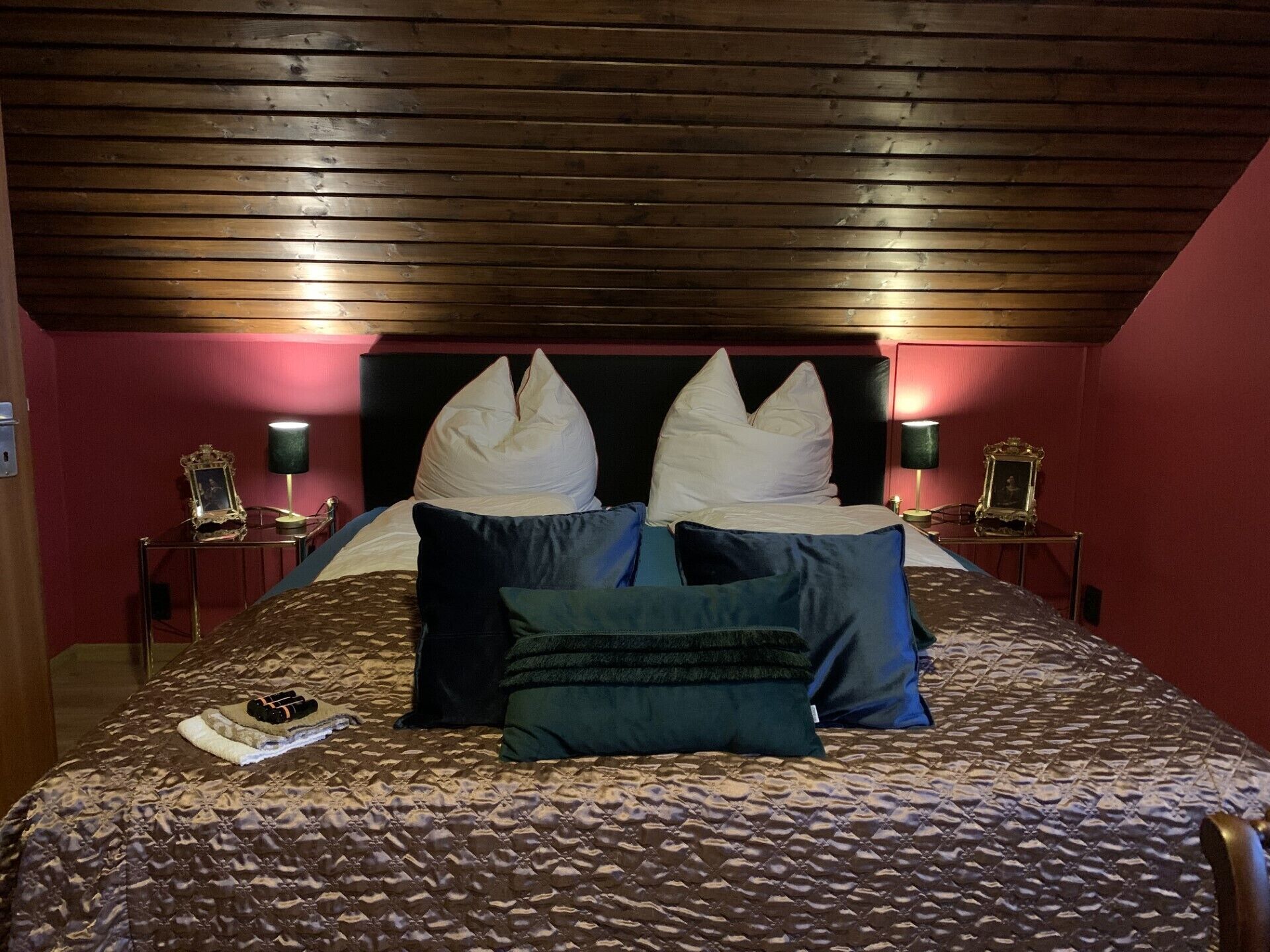 5 Schlafzimmer, Zimmersafe, Bügeleisen/Bügelbrett, kostenloses WLAN