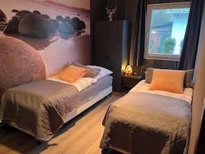 5 slaapkamers, een kluis op de kamer, een strijkplank/strijkijzer