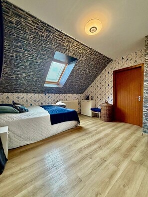 5 slaapkamers, een kluis op de kamer, een strijkplank/strijkijzer