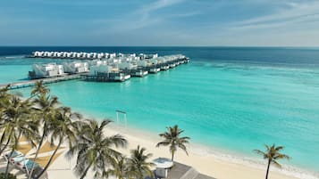5 restaurants, breakfast, lunch, dinner served; international cuisine