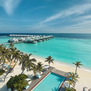 5 restaurants, breakfast, lunch, dinner served; international cuisine