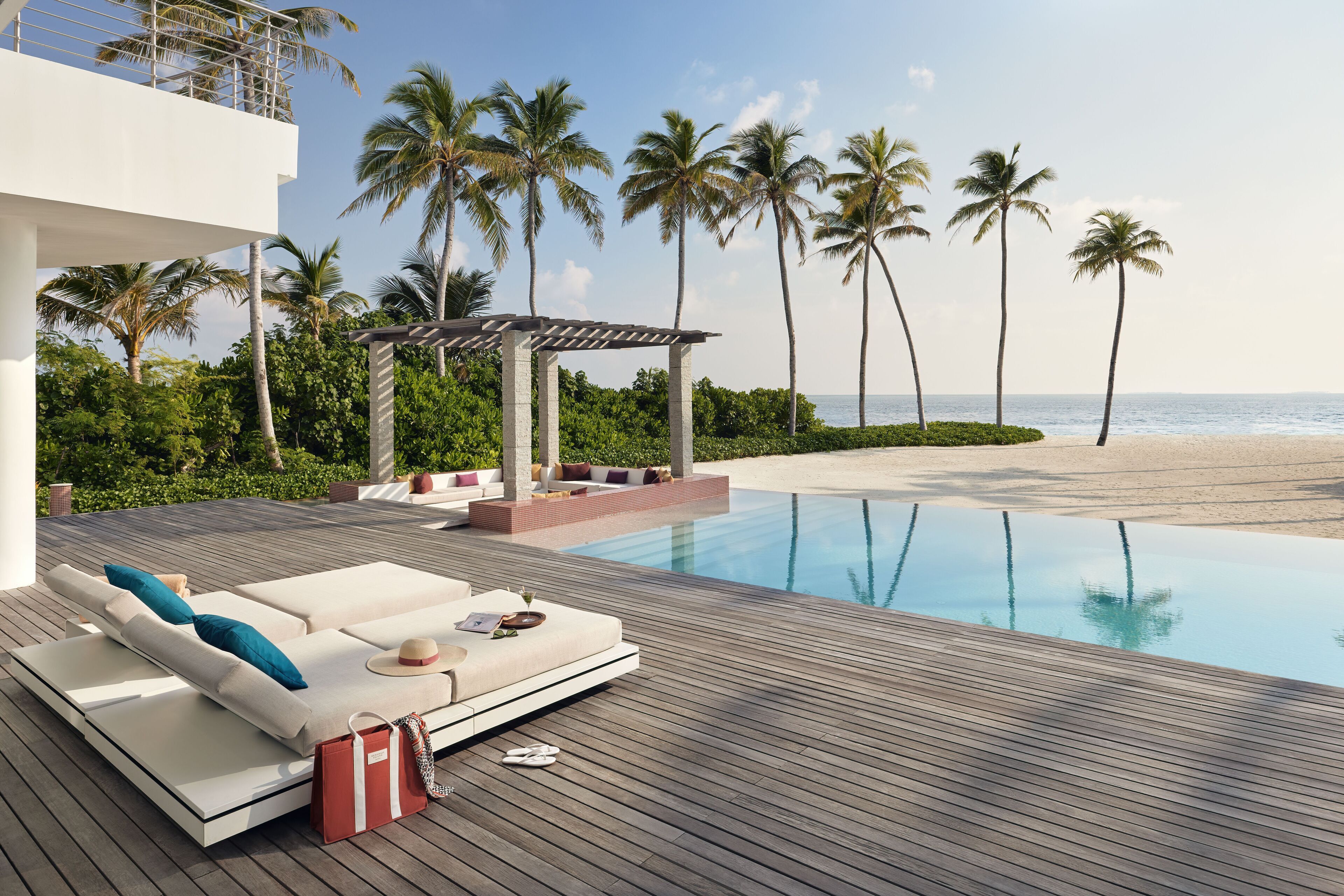 Habitación, 3 habitaciones, piscina privada (Olhahali Beach Retreat) | Terraza o patio