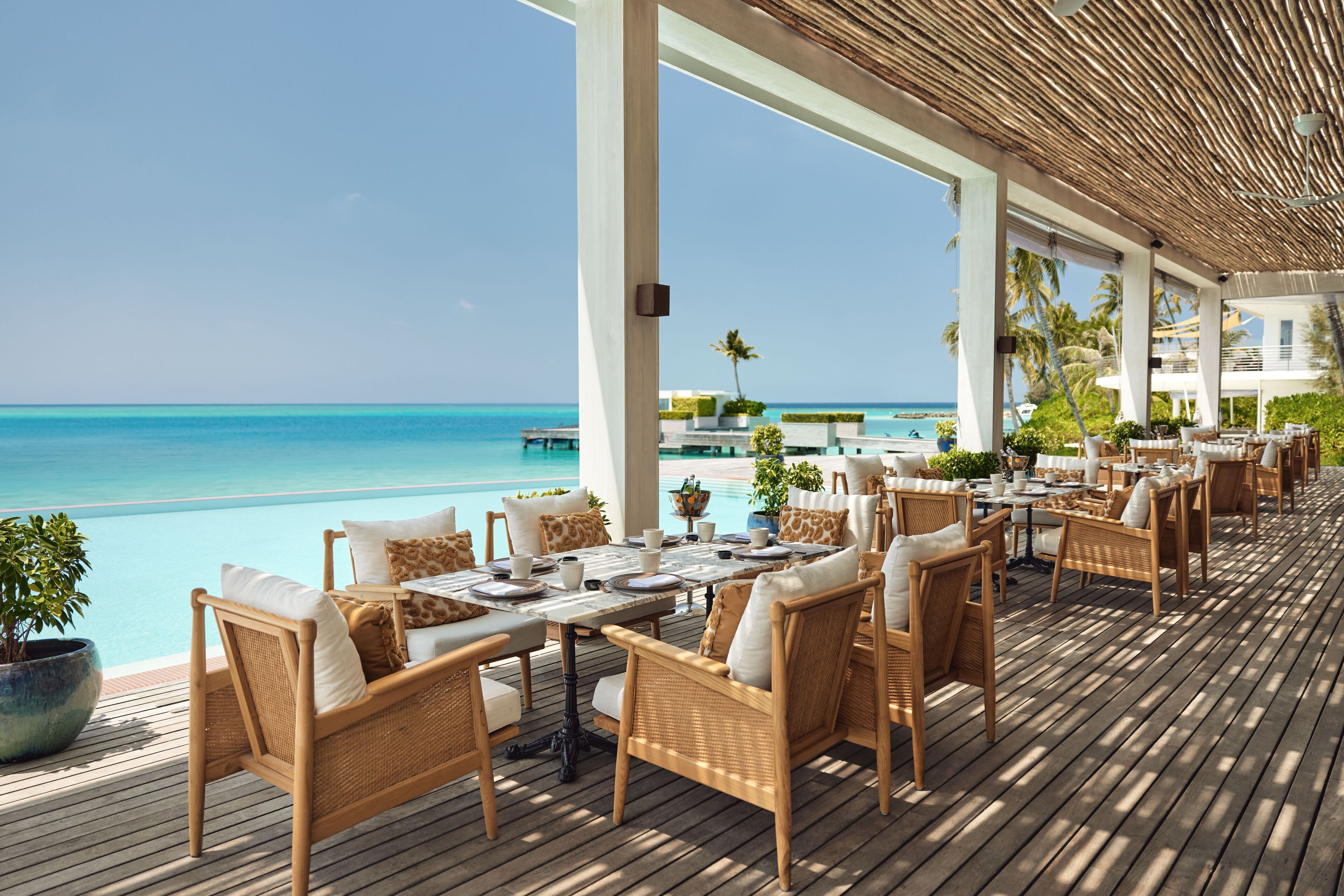5 restaurants; breakfast, lunch, and dinner served