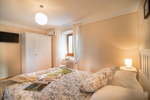 3 chambres, fer et planche à repasser, Wi-Fi, draps fournis