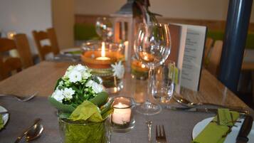 Lunch and dinner served, Regional cuisine