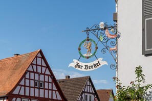A traditional half-timbered building with a sign reading "Zur Brezel". - Landhotel Zur Bretzel (Babenhausen)
