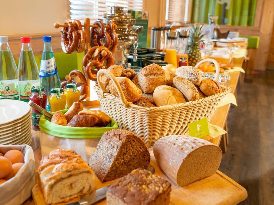 Aperto a pranzo e cena, cucina regionale