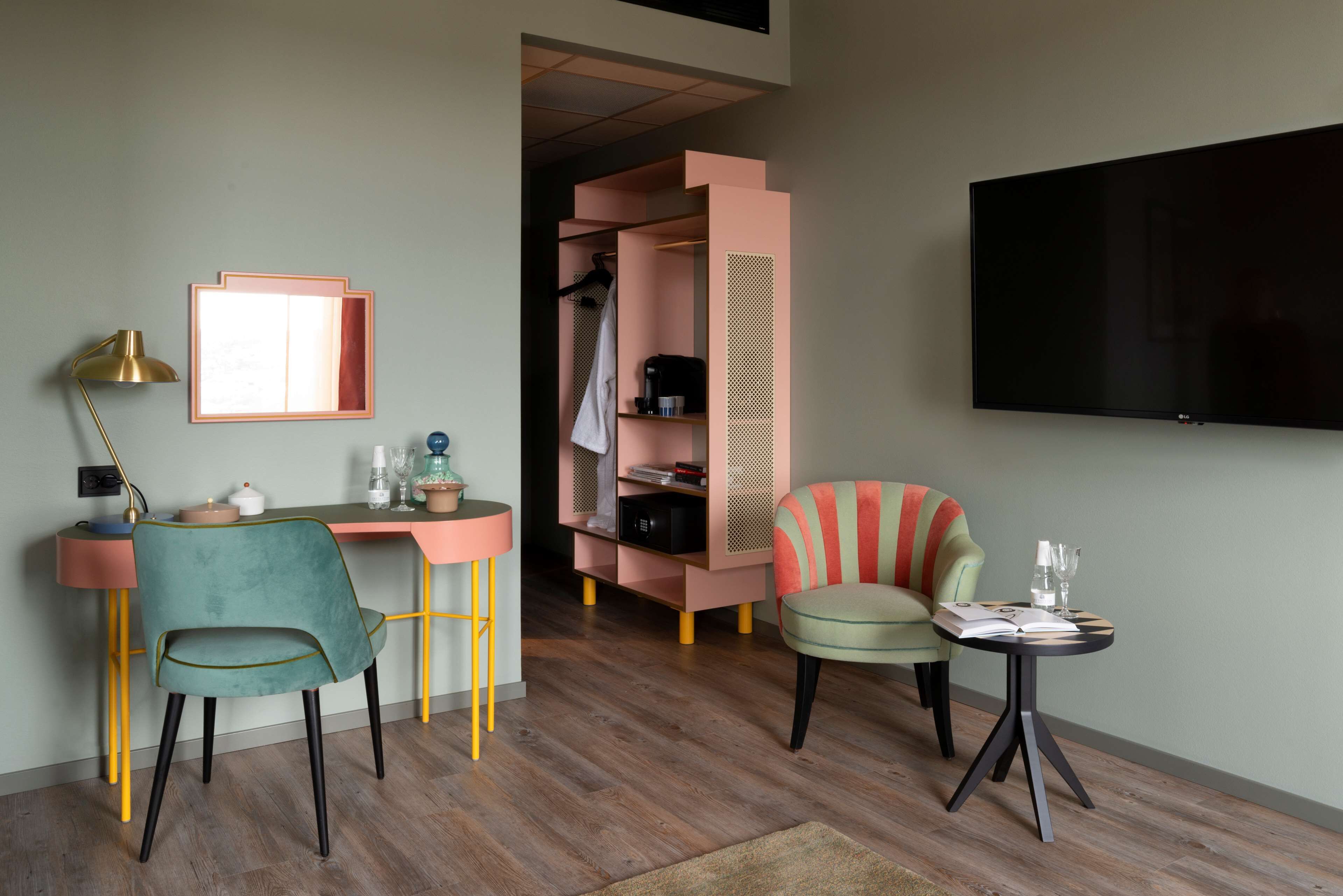 familjerum, multiple beds, non smoking | in-room safe, blackout curtains, soundproofing, iron/ironing board