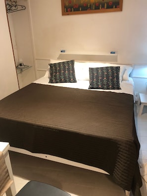 1 camera, ferro/asse da stiro, Wi-Fi, lenzuola