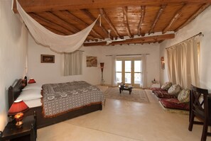 Deluxe Chalet | Minibar, in-room safe, bed sheets
