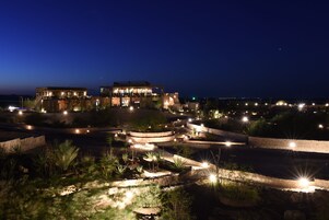 Fassade der Unterkunft – Abend/Nacht