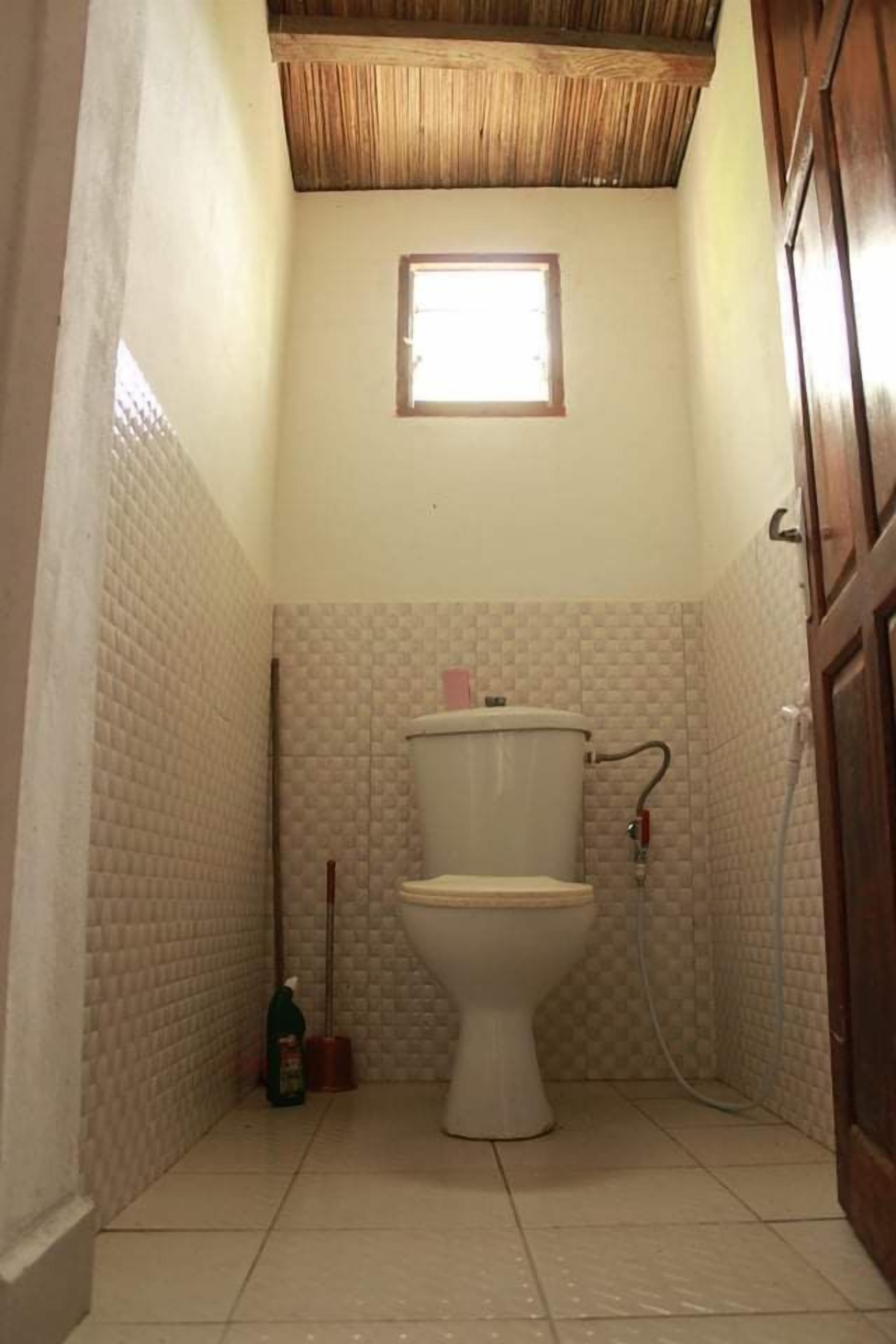 Nhà phong cách cổ điển, nhiều giường, hút thuốc, quang cảnh bãi biển | Phòng tắm | Buồng tắm vòi sen, vòi sen phun mưa, khăn tắm 