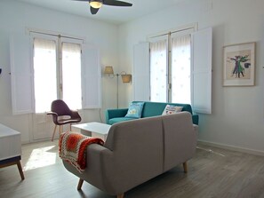 Een televisie, videogames, een dvd-speler en boeken