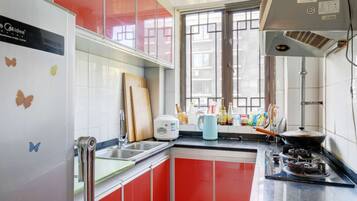 Three-Bedroom Apartment | Private kitchen | Fridge, microwave, stovetop, electric kettle