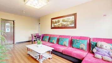 Apartment | Wohnbereich | Flachbildfernseher