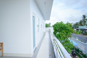 Hiên