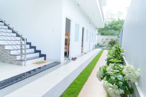 Property grounds - Hung Long Hotel (Giong Trom)