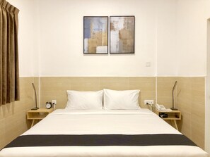 Superior Double Room | Minibar, in-room safe, desk, blackout drapes