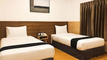Superior Twin Room | Minibar, in-room safe, desk, blackout curtains