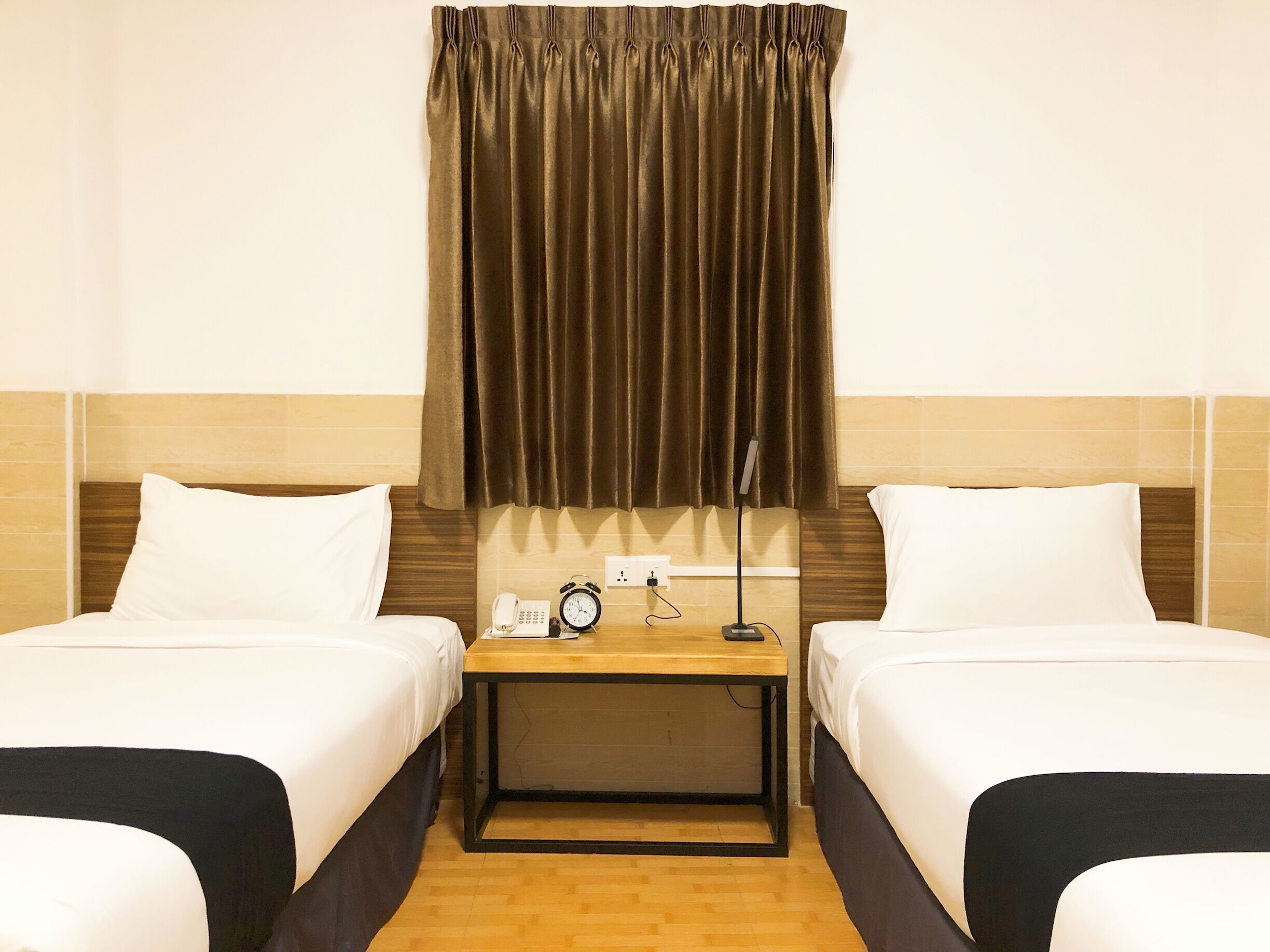 standard twin room | minibar, in-room safe, desk, blackout curtains