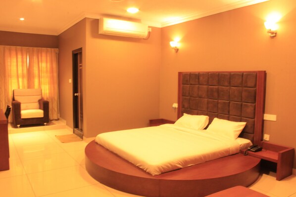 Deluxe Double Room, 1 King Bed, Smoking