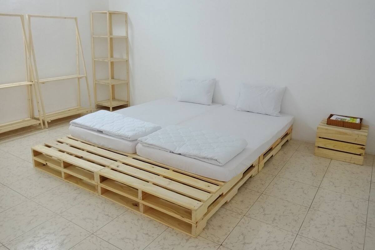 Minibar, desk, rollaway beds (surcharge), WiFi (free)