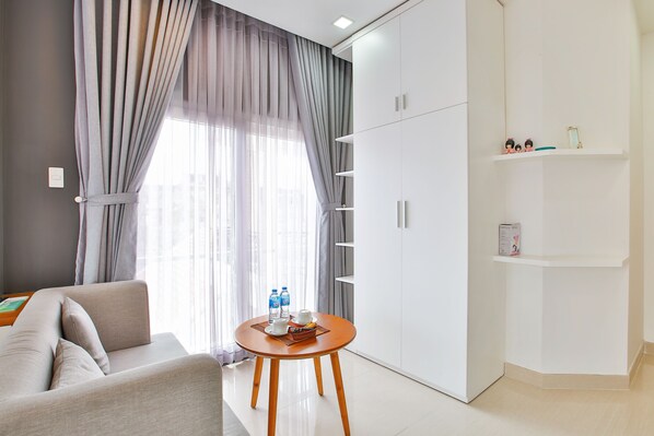 Luxury Studio, Balcony and Windows | Room amenity - Sunflower Boutique Studio Apartment (Ho Chi Minh City)