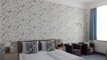 Double Room | Hypo-allergenic bedding, in-room safe, desk, blackout drapes