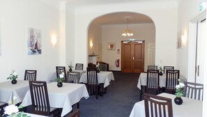 Breakfast area - Hotel Bellevue (Hamelin)
