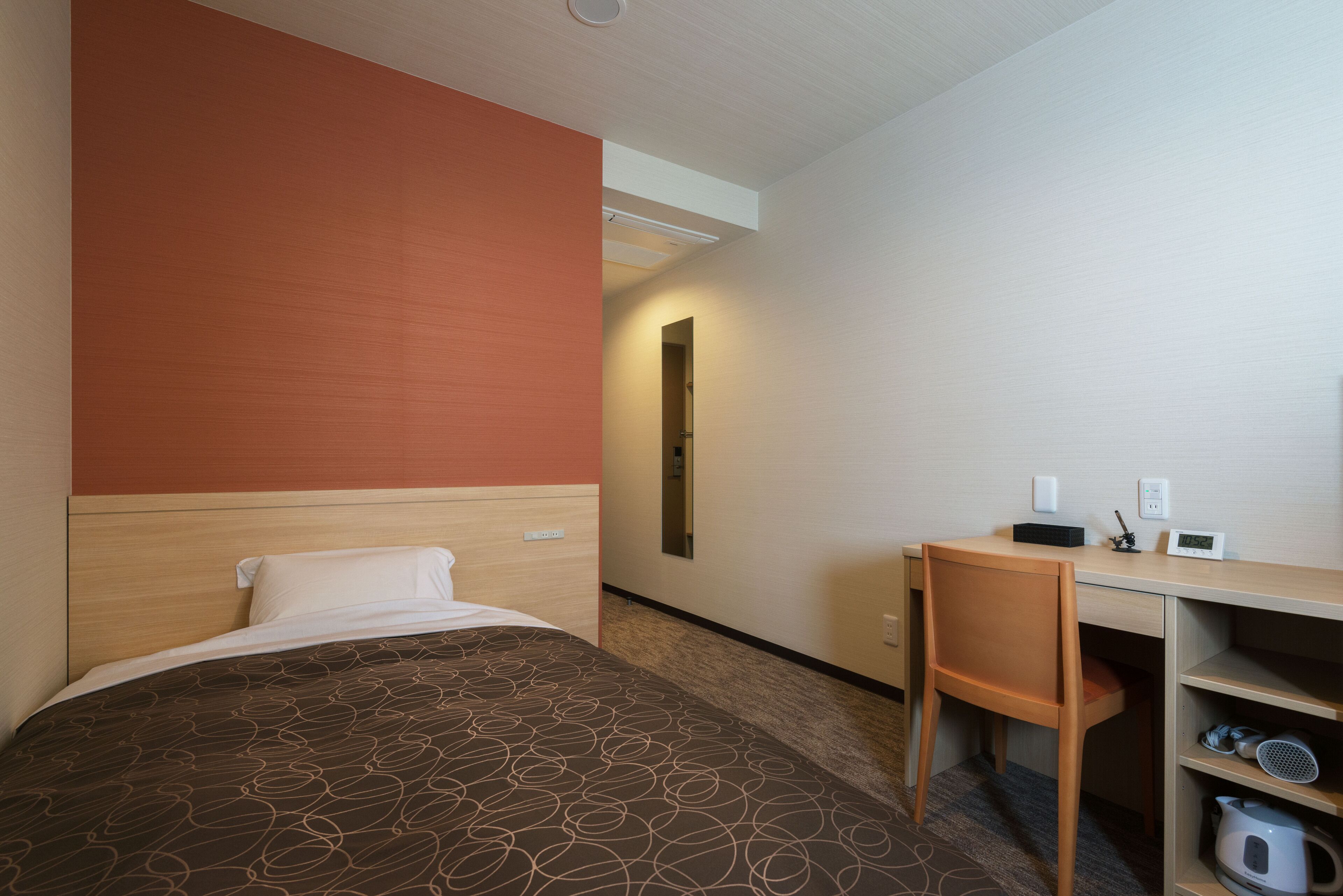 single room | 1 bedroom, desk, laptop workspace, iron/ironing board