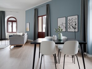 Two-Bedroom Suite XXL with balcony | Living area