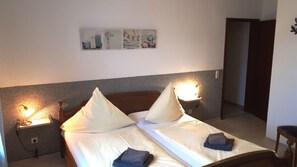 Doppel- oder Zweibettzimmer | Schreibtisch, Bügeleisen/Bügelbrett, kostenloses WLAN, Bettwäsche