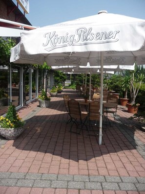 Terrace/patio - Hotel & Restaurant Haus Niederrhein (Moers)