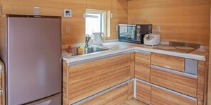 Full-sized fridge, microwave, oven, stovetop - Fuyo No Yado (Fujiyoshida)