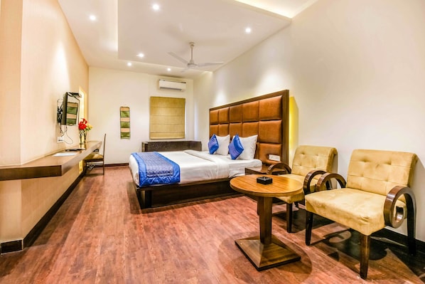 Minibar, rollaway beds