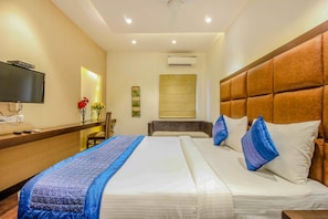 Minibar, rollaway beds